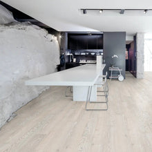 Indlæs billede til gallerivisning KÄHRS Parketgulv Nouveau Snehvid Matlak Børstet Eg 1-stav