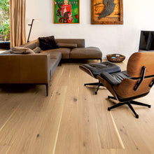 Indlæs billede til gallerivisning Berg & Berg Ek XXL Vild Borstad Råträ Mattlack