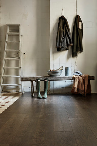 Timberwise ek Choco – miljöbild från Timberwise. Bildens filnamn styrker kulören; sortering, ytbehandling och plankmått framgår endast när det anges i källnamnet. Referensbild.