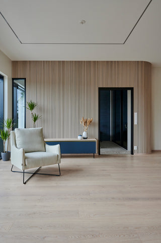 Timberwise ek White Matte Lacquered – miljöbild från Timberwise. Bildens filnamn styrker kulören; sortering, ytbehandling och plankmått framgår endast när det anges i källnamnet. Referensbild.
